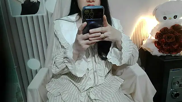 Snapshot of Emachiii chatting on November 2025 12:48:02 PM Emachiii online show from November 2025 12:48:02 PM