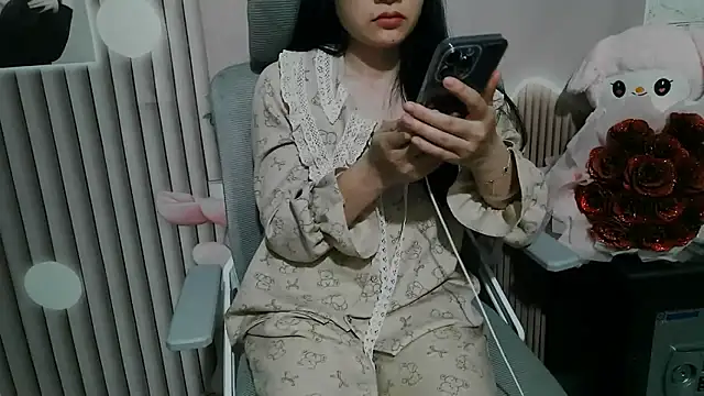 Emachiii online show from November 2025 01:44:02 PM