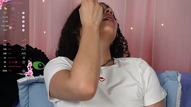 Victoria Curly online show from September 2025 04:18:01 PM