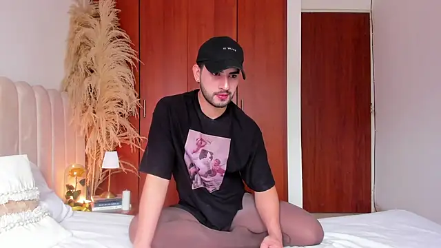 Snapshot of Dark_beauty2 chatting on September 2025 07:47:01 PM Dark beauty2 online show from September 2025 07:47:01 PM