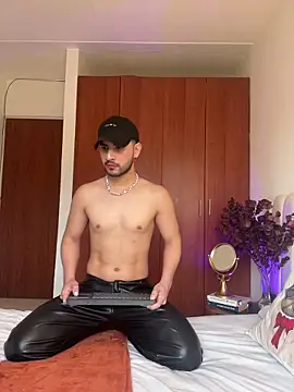 Snapshot of Dark_beauty2 chatting on November 2025 09:14:01 PM Dark beauty2 online show from November 2025 09:14:01 PM