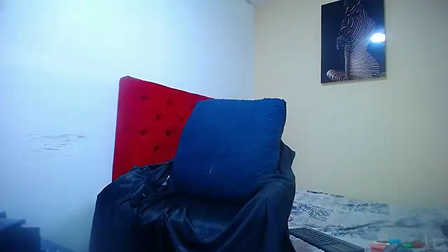 Snapshot of blondehot5v chatting on June 2026 07:09:01 PM blondehot5v online show from June 2026 07:09:01 PM