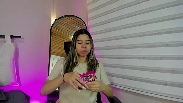 Snapshot of Rachell_criss chatting on September 2025 04:12:02 AM Rachell criss online show from September 2025 04:12:02 AM