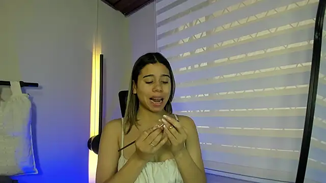 Snapshot of Rachell_criss chatting on September 2025 01:57:02 PM Rachell criss online show from September 2025 01:57:02 PM