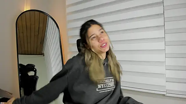 Snapshot of Rachell_criss chatting on September 2025 03:53:01 AM Rachell criss online show from September 2025 03:53:01 AM