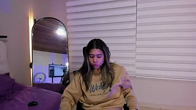 Snapshot of Rachell_criss chatting on October 2025 04:10:01 AM Rachell criss online show from October 2025 04:10:01 AM