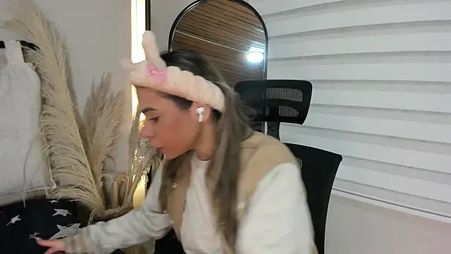 Snapshot of Rachell_criss chatting on October 2025 03:45:02 AM Rachell criss online show from October 2025 03:45:02 AM