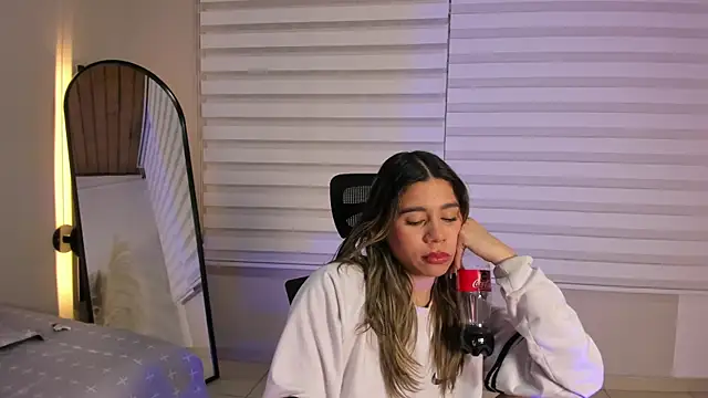 Snapshot of Rachell_criss chatting on November 2025 04:22:02 AM Rachell criss online show from November 2025 04:22:02 AM