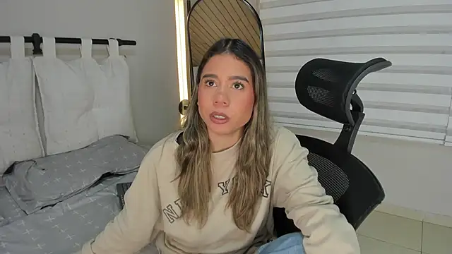 Snapshot of Rachell_criss chatting on November 2025 04:04:01 AM Rachell criss online show from November 2025 04:04:01 AM