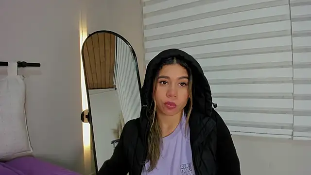 Snapshot of Rachell_criss chatting on December 2025 04:33:02 AM Rachell criss online show from December 2025 04:33:02 AM