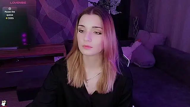 Sandy Belle online show from November 2025 06:29:02 PM