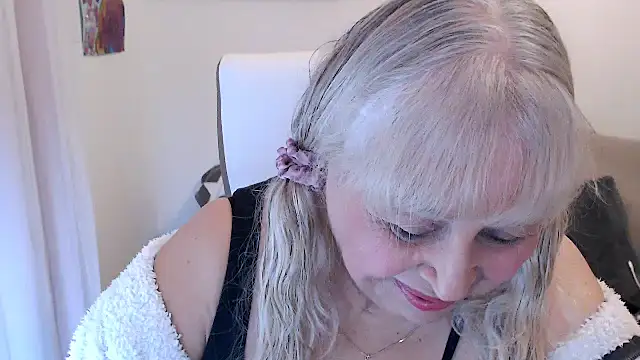 Snapshot of SusiLifeXXX chatting on October 2025 06:51:01 PM SusiLifeXXX online show from October 2025 06:51:01 PM