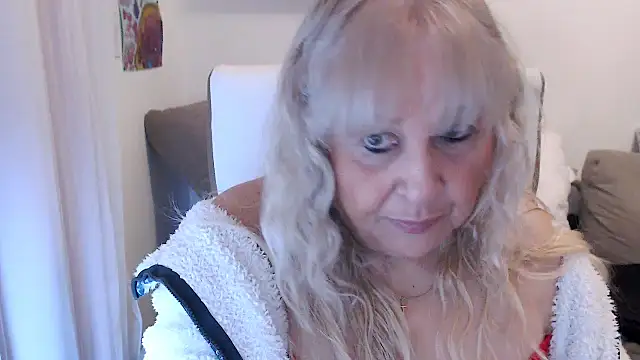 Snapshot of SusiLifeXXX chatting on November 2025 09:28:01 PM SusiLifeXXX online show from November 2025 09:28:01 PM