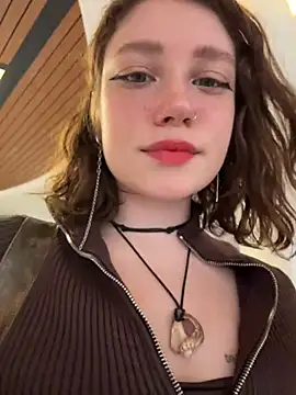 lucy-joy online show from December 2025 10:09:02 AM