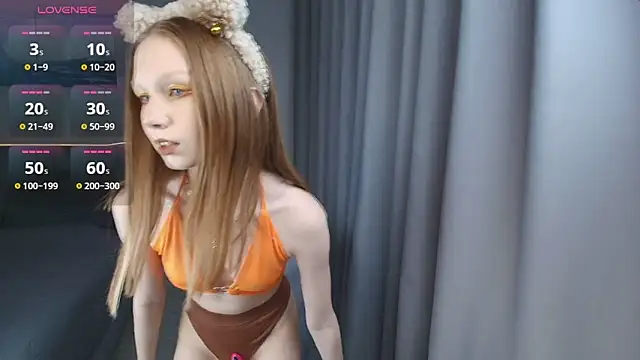 FoxyMira online show from September 2025 01:24:02 PM