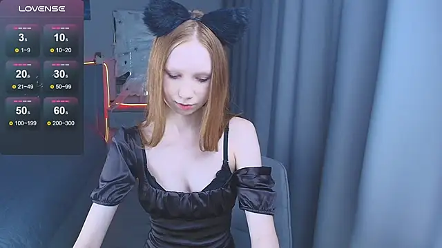 FoxyMira online show from October 2025 01:40:02 PM