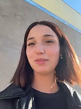 DollyTall online show from October 2025 09:18:02 AM