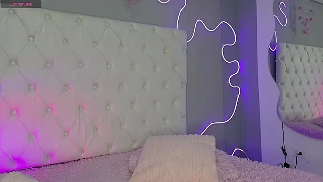 Snapshot of Megan__cole1 chatting on September 2025 04:12:02 AM Megan cole1 online show from September 2025 04:12:02 AM