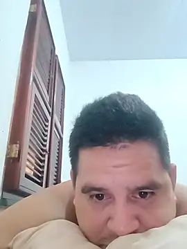 Snapshot of reguetones92 chatting on September 2025 06:40:01 PM reguetones92 online show from September 2025 06:40:01 PM