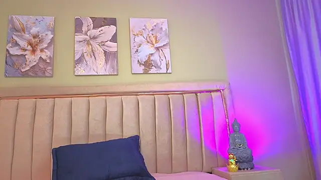 Snapshot of Bloom_Star chatting on October 2025 12:13:02 PM Bloom Star online show from October 2025 12:13:02 PM