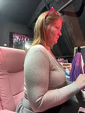 Snapshot of bigb00tycass chatting on December 2025 07:41:02 PM bigb00tycass online show from December 2025 07:41:02 PM