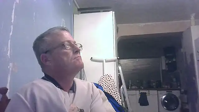 hefin18 online show from December 2025 11:00:01 PM