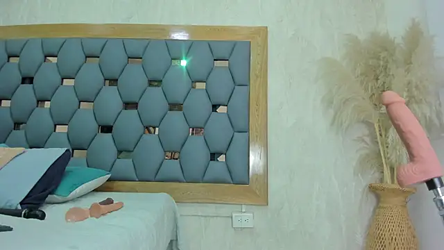 crystal sm online show from December 2025 03:04:01 AM