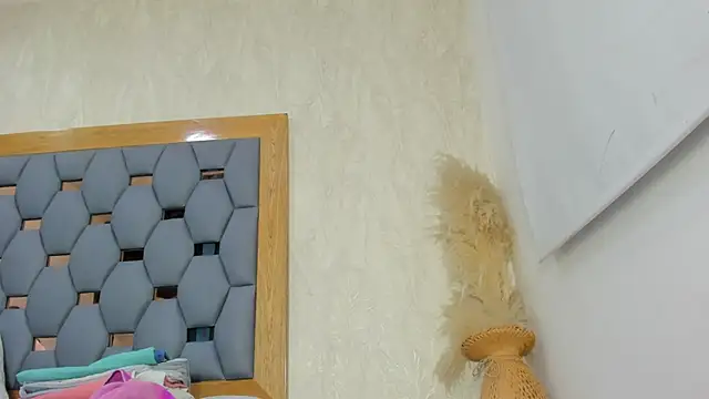 crystal sm online show from February 2026 03:06:01 AM