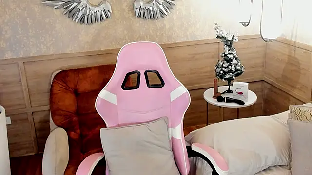 Skyyle  online show from December 2025 01:06:01 PM