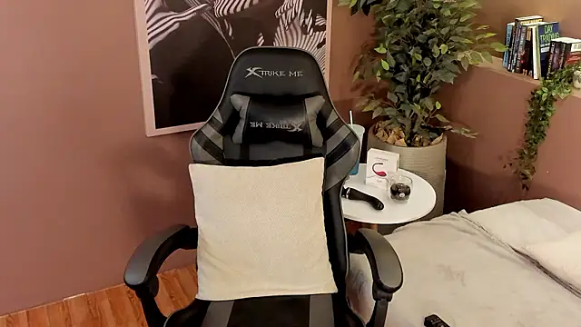 Skyyle  online show from February 2026 01:27:02 PM