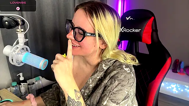 Snapshot of Charlies_world chatting on October 2025 07:11:02 PM Charlies world online show from October 2025 07:11:02 PM