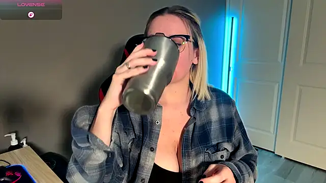 Snapshot of Charlies_world chatting on October 2025 05:19:02 PM Charlies world online show from October 2025 05:19:02 PM