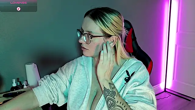 Snapshot of Charlies_world chatting on November 2025 09:26:01 PM Charlies world online show from November 2025 09:26:01 PM