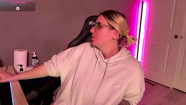 Snapshot of Charlies_world chatting on November 2025 09:13:02 PM Charlies world online show from November 2025 09:13:02 PM