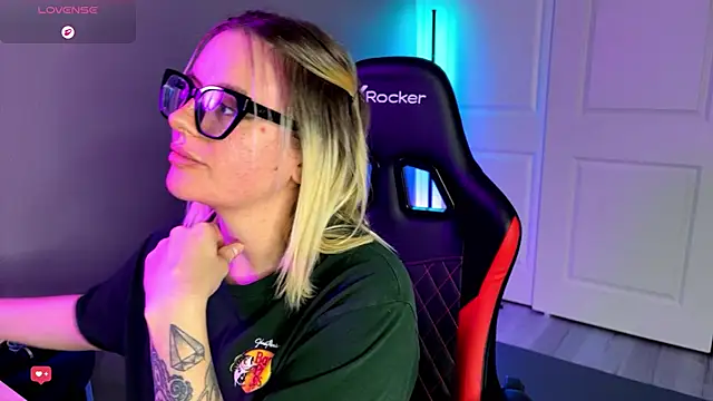 Snapshot of Charlies_world chatting on December 2025 10:25:01 PM Charlies world online show from December 2025 10:25:01 PM