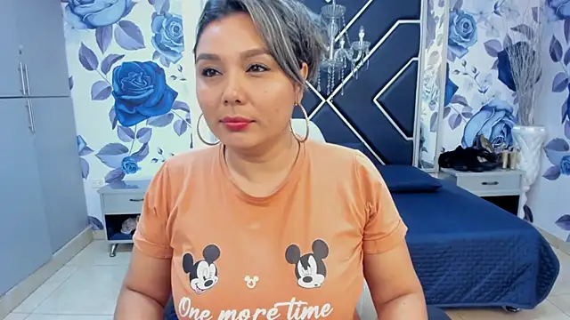 LatinaHoleQueen online show from September 2025 02:39:02 PM