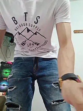 Snapshot of Ethanho0t chatting on December 2025 12:21:02 PM Ethanho0t online show from December 2025 12:21:02 PM