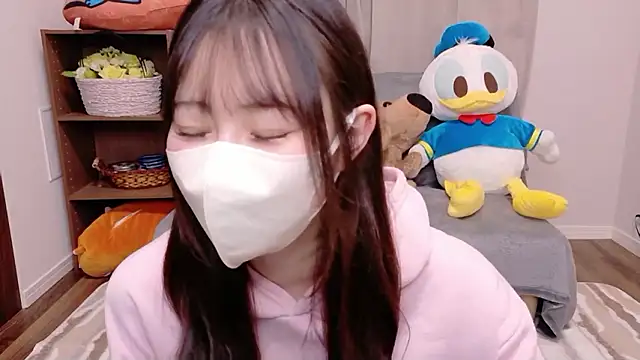 Snapshot of MOEMOE-Q chatting on October 2025 03:24:01 PM MOEMOE-Q online show from October 2025 03:24:01 PM