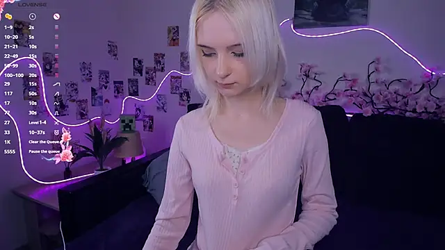 Snapshot of Megan--chan chatting on November 2025 07:24:02 PM Megan--chan online show from November 2025 07:24:02 PM