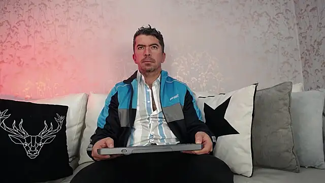 Snapshot of JuanKFit_45 chatting on November 2025 01:43:01 PM JuanKFit 45 online show from November 2025 01:43:01 PM