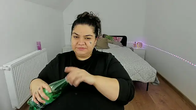 Snapshot of EvvaBBW chatting on October 2025 07:57:02 PM EvvaBBW online show from October 2025 07:57:02 PM