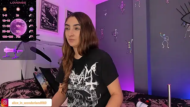 Snapshot of Alice_Dickinssonn chatting on October 2025 12:57:02 PM Alice Dickinssonn online show from October 2025 12:57:02 PM