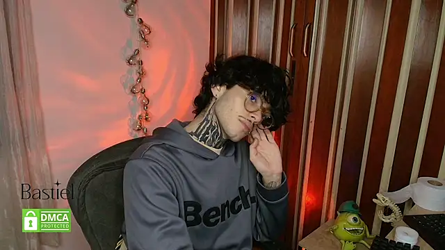 Snapshot of Mihail_leroy chatting on October 2025 03:04:01 AM Mihail leroy online show from October 2025 03:04:01 AM