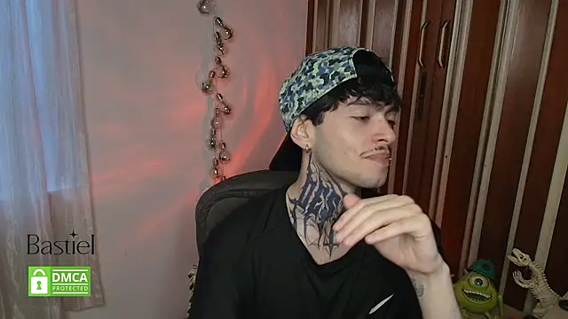 Snapshot of Mihail_leroy chatting on October 2025 10:43:02 PM Mihail leroy online show from October 2025 10:43:02 PM