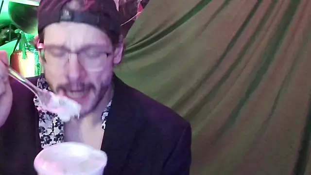 Snapshot of MasterDaddyCool chatting on October 2025 04:27:01 AM MasterDaddyCool online show from October 2025 04:27:01 AM