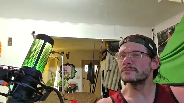 Snapshot of MasterDaddyCool chatting on November 2025 09:06:01 PM MasterDaddyCool online show from November 2025 09:06:01 PM