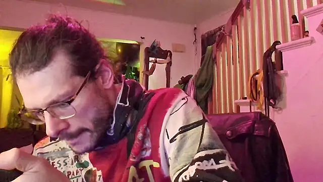 Snapshot of MasterDaddyCool chatting on November 2025 10:04:02 AM MasterDaddyCool online show from November 2025 10:04:02 AM