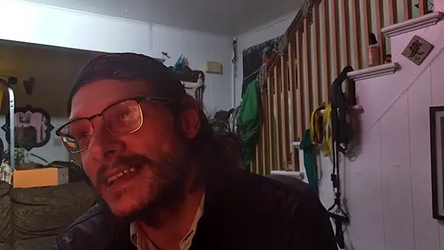 Snapshot of MasterDaddyCool chatting on November 2025 04:35:02 AM MasterDaddyCool online show from November 2025 04:35:02 AM