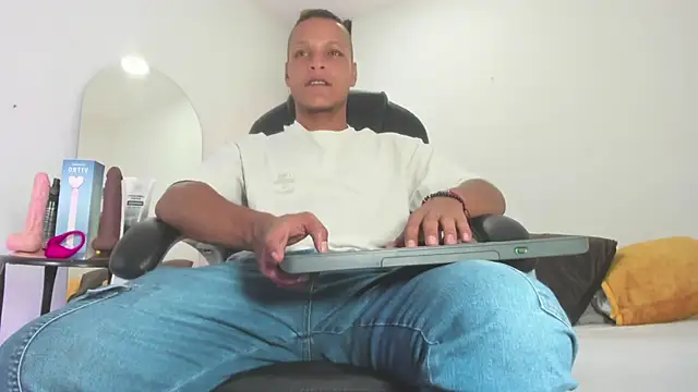 Snapshot of Ricky_Owens1 chatting on September 2025 01:58:02 PM Ricky Owens1 online show from September 2025 01:58:02 PM