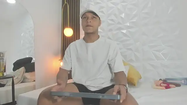 Snapshot of Ricky_Owens1 chatting on October 2025 01:53:02 PM Ricky Owens1 online show from October 2025 01:53:02 PM